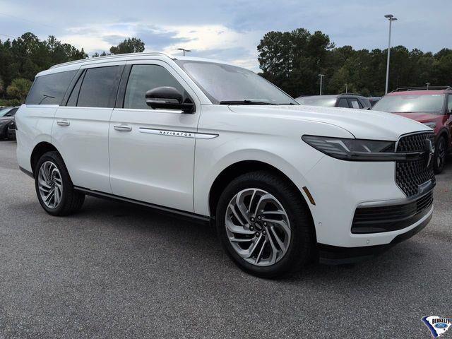 2025 Lincoln Navigator Reserve — photo 1 of 28