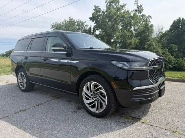 2025 Lincoln Navigator Reserve — photo 1 of 62