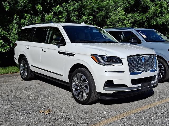2023 Lincoln Navigator Reserve — photo 1 of 13