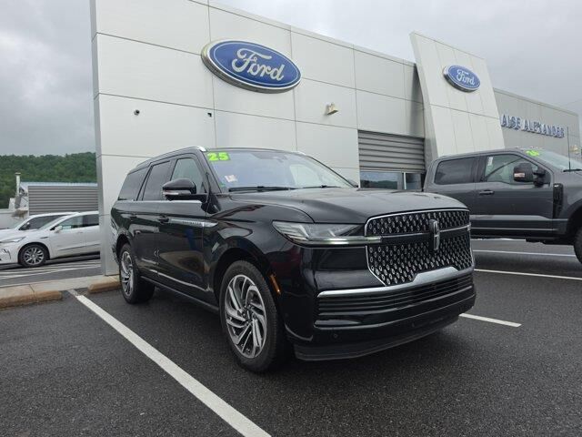 2025 Lincoln Navigator Reserve — photo 1 of 13