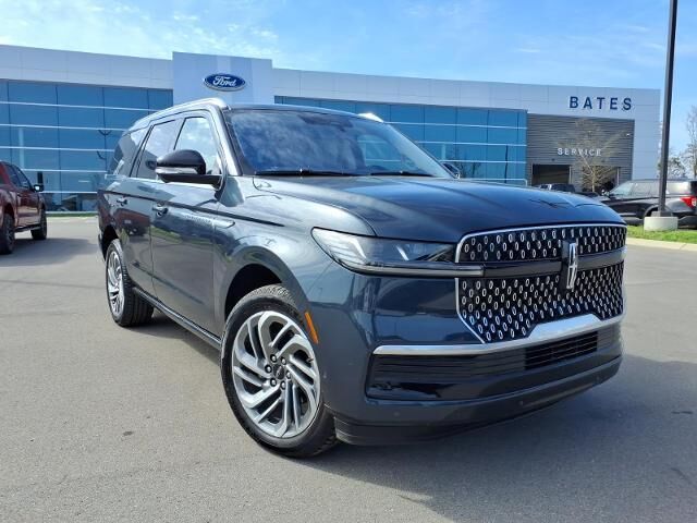 2025 Lincoln Navigator Reserve — photo 1 of 13