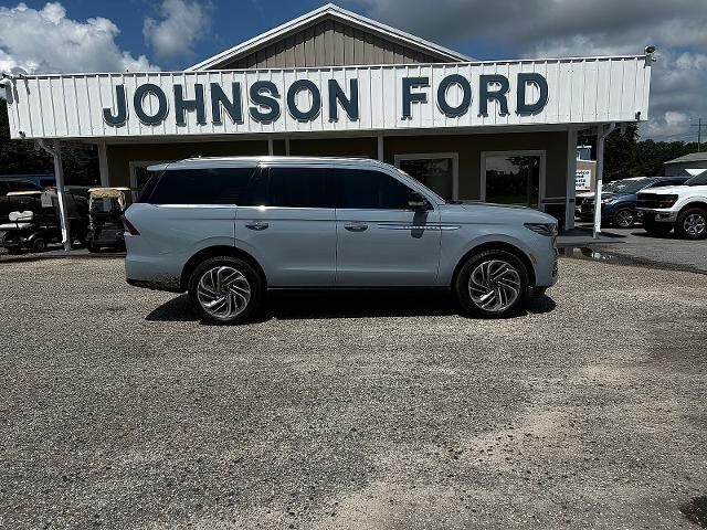 2025 Lincoln Navigator Reserve — photo 1 of 24