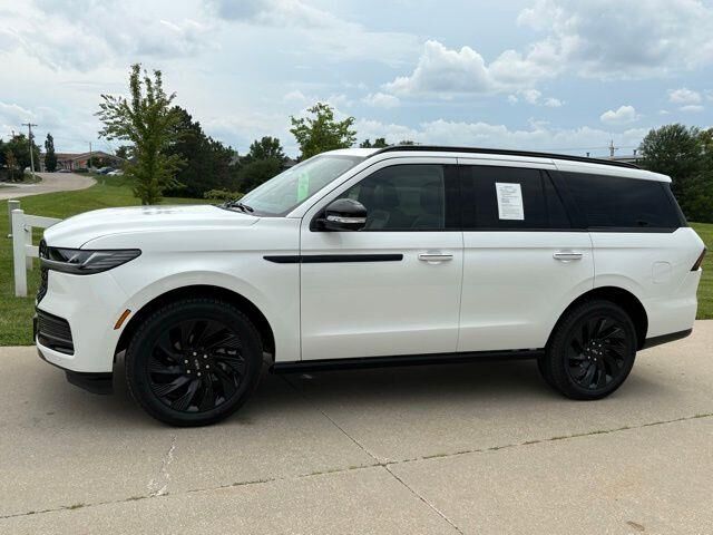 2026 Lincoln Navigator Reserve — photo 1 of 13