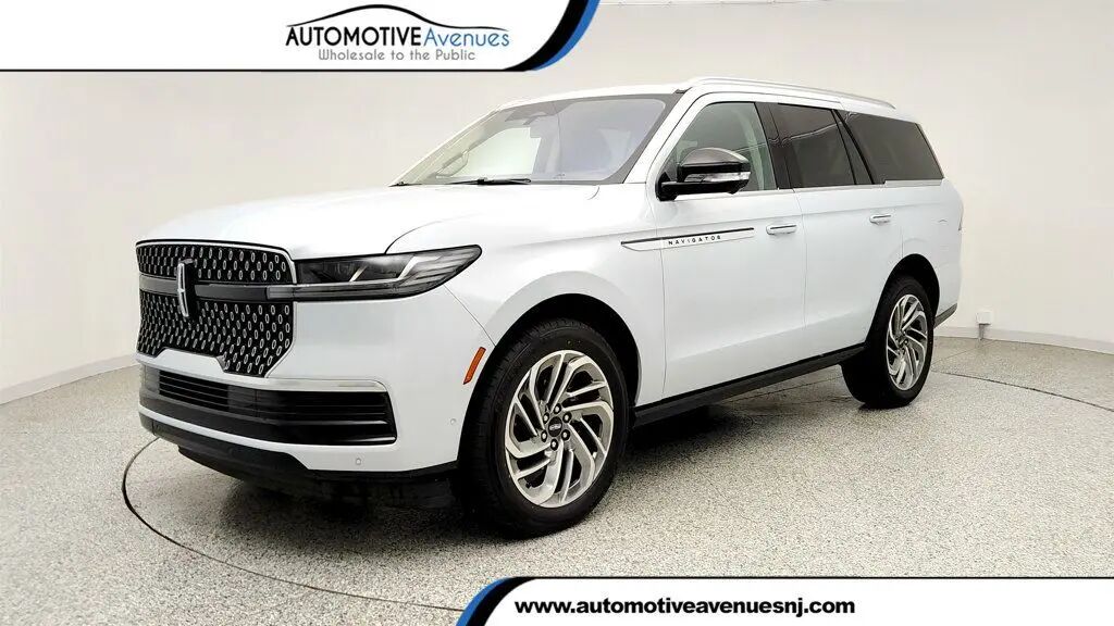 2025 Lincoln Navigator Reserve — photo 1 of 13