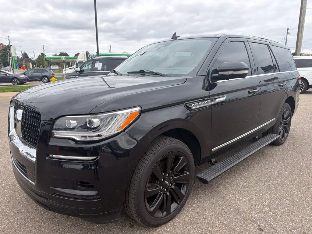 2023 Lincoln Navigator Reserve — photo 1 of 13
