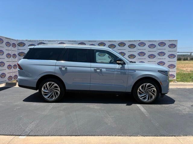 2025 Lincoln Navigator Reserve — photo 1 of 13