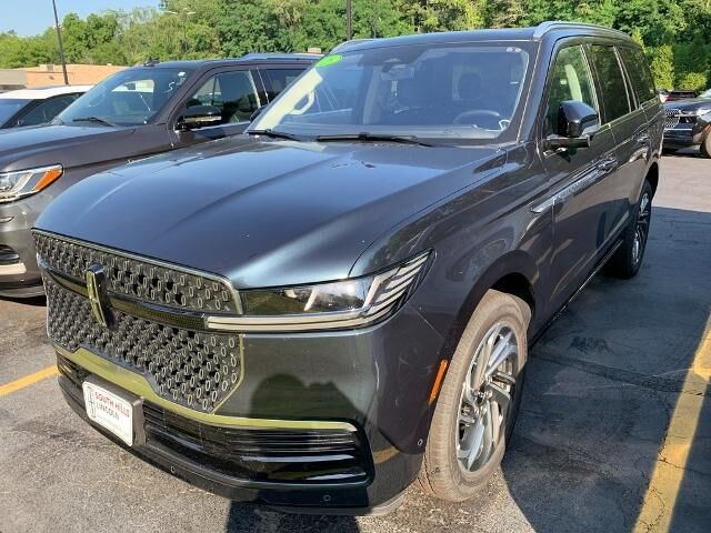 2025 Lincoln Navigator Reserve — photo 1 of 13