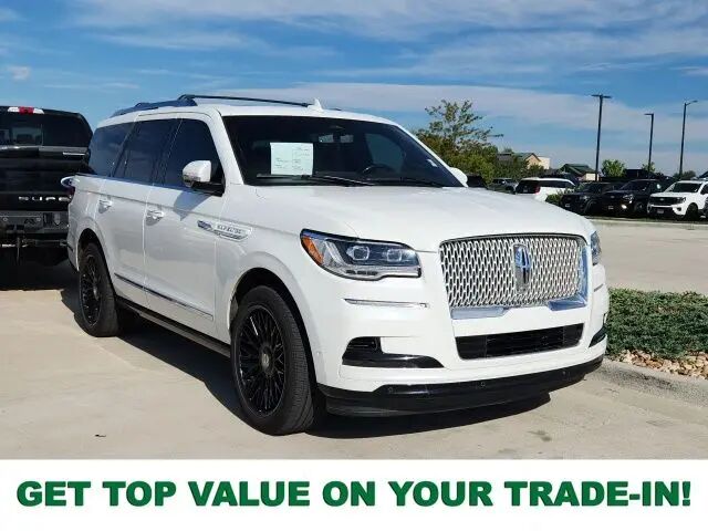 2023 Lincoln Navigator Reserve — photo 1 of 3