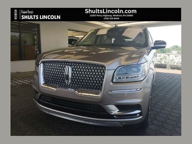 2019 Lincoln Navigator Reserve — photo 1 of 3