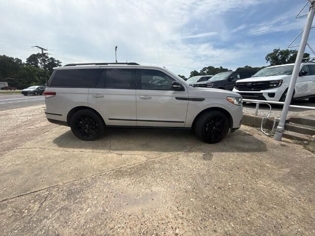 2022 Lincoln Navigator Reserve — photo 1 of 26