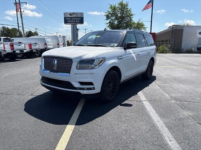 2019 Lincoln Navigator Reserve — photo 1 of 10