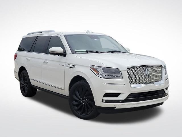 2021 Lincoln Navigator Reserve — photo 1 of 25