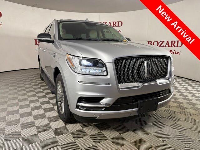 2018 Lincoln Navigator Premiere — photo 1 of 26