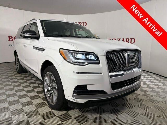 2023 Lincoln Navigator Standard — photo 1 of 26