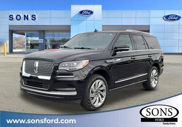 2024 Lincoln Navigator Premiere — photo 1 of 26