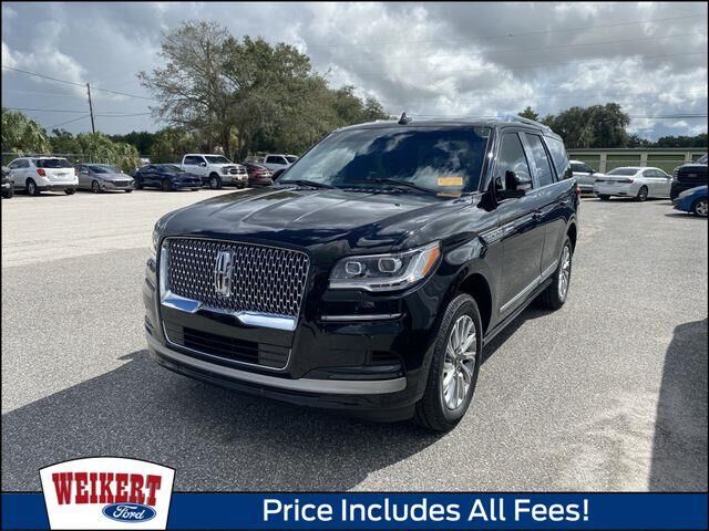 2023 Lincoln Navigator Standard — photo 1 of 5