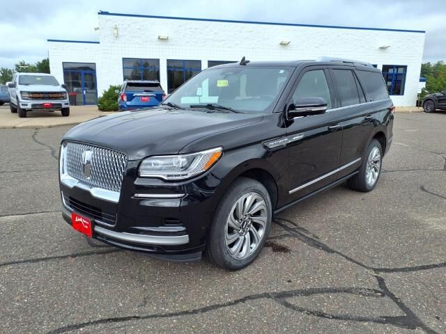 2024 Lincoln Navigator Premiere — photo 1 of 12