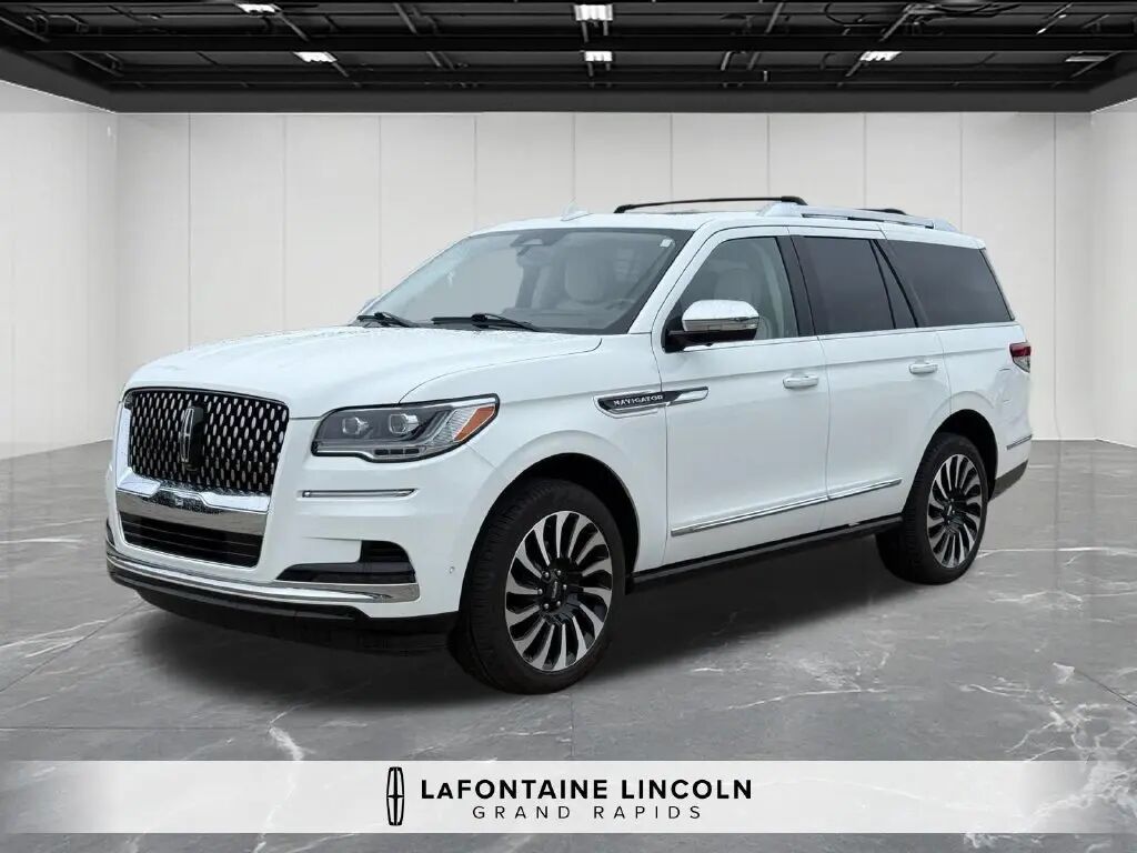 2023 Lincoln Navigator Black Label — photo 1 of 13