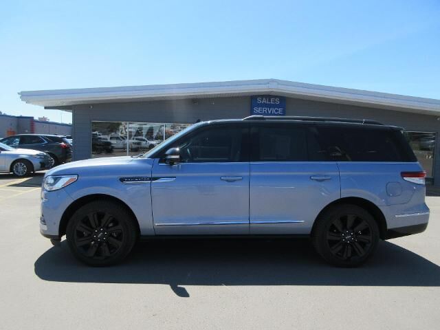 2023 Lincoln Navigator Black Label — photo 1 of 13