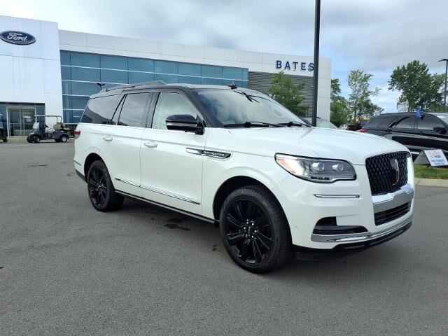2024 Lincoln Navigator Black Label — photo 1 of 13