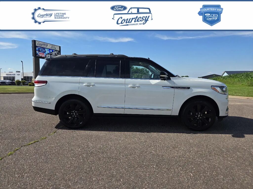 2024 Lincoln Navigator Black Label — photo 1 of 1