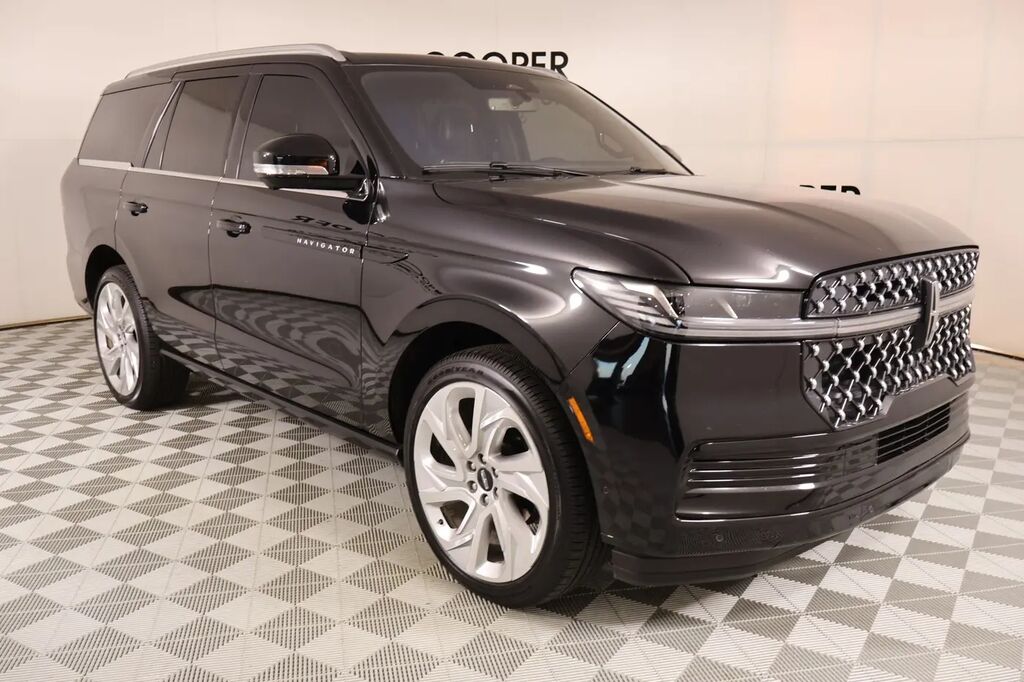 2025 Lincoln Navigator Black Label — photo 1 of 18