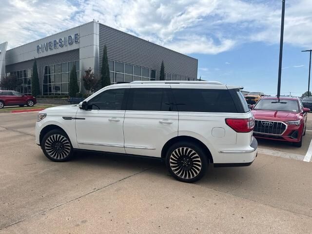 2021 Lincoln Navigator Black Label — photo 1 of 13