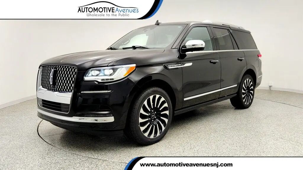 2022 Lincoln Navigator Black Label — photo 1 of 13