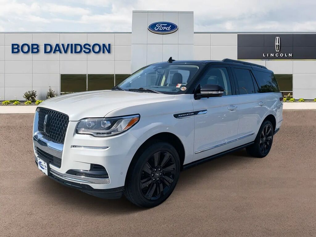 2022 Lincoln Navigator Black Label — photo 1 of 13