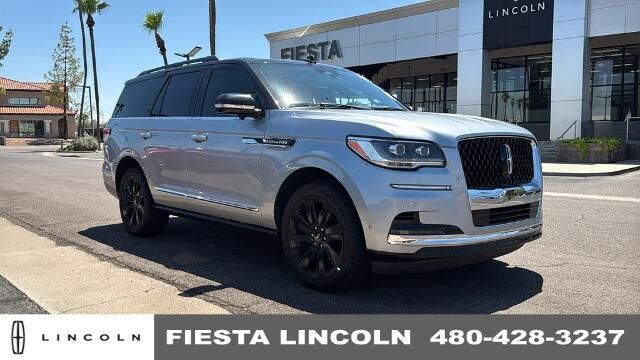 2022 Lincoln Navigator Black Label — photo 1 of 8