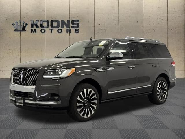 2022 Lincoln Navigator Black Label — photo 1 of 26
