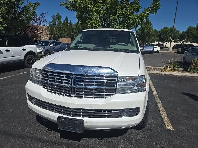 2011 Lincoln Navigator L Base