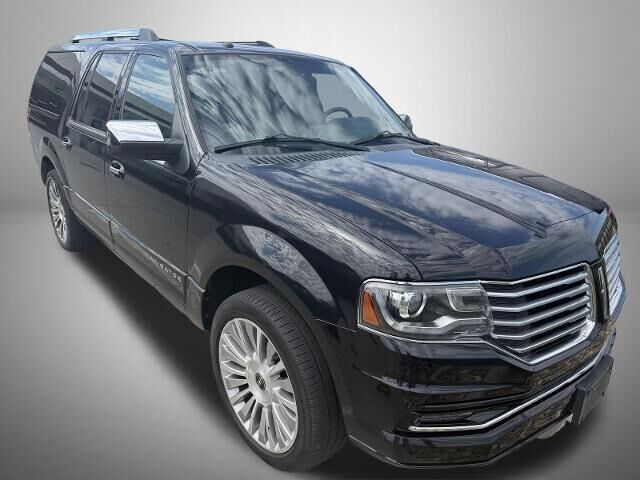 2015 Lincoln Navigator L Base — photo 1 of 7