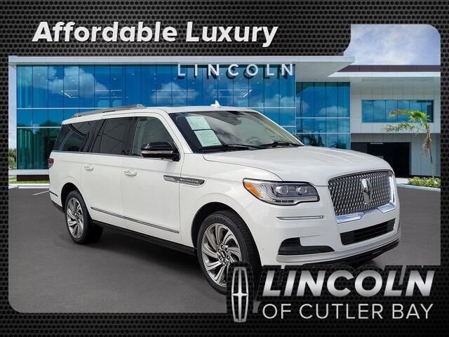 2022 Lincoln Navigator L Reserve — photo 1 of 14