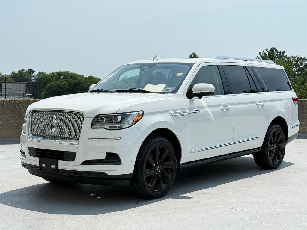 2023 Lincoln Navigator L Reserve — photo 1 of 1