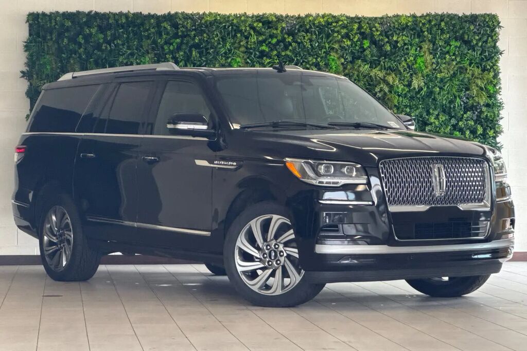 2023 Lincoln Navigator L Reserve — photo 1 of 26