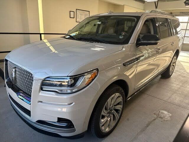 2024 Lincoln Navigator L Reserve — photo 1 of 1