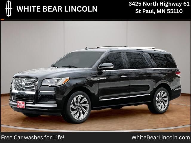 2023 Lincoln Navigator L Reserve — photo 1 of 14