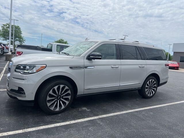 2023 Lincoln Navigator L Reserve — photo 1 of 1