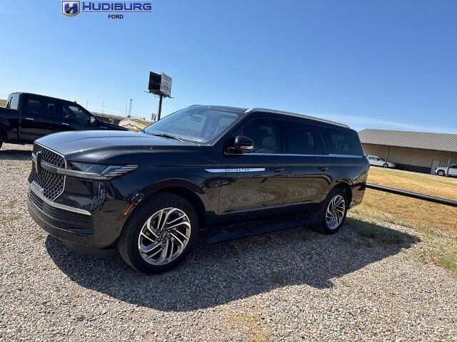 2025 Lincoln Navigator L Reserve — photo 1 of 18