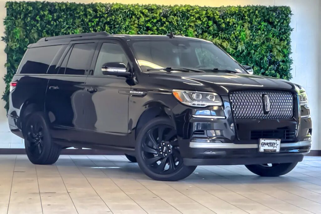 2023 Lincoln Navigator L Reserve — photo 1 of 13