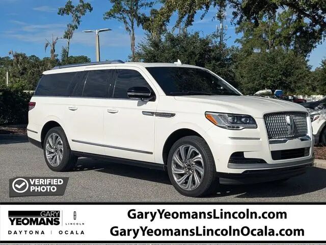 2023 Lincoln Navigator L Reserve — photo 1 of 11
