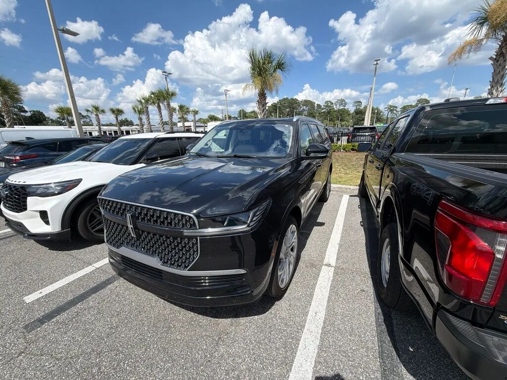 2025 Lincoln Navigator L Reserve — photo 1 of 13