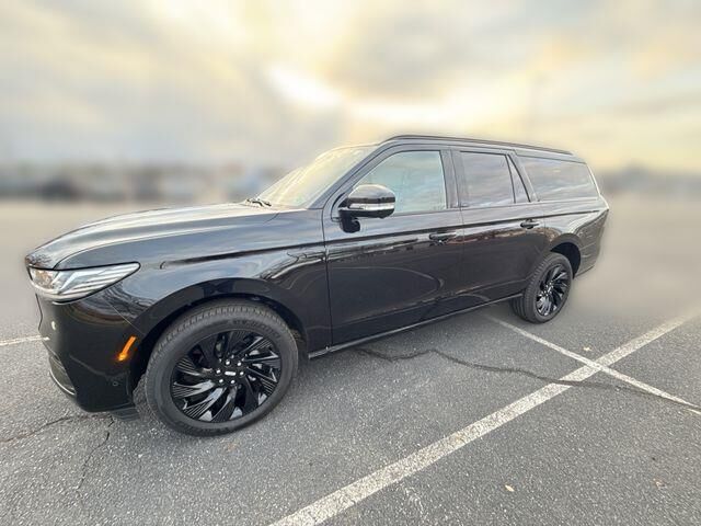 2025 Lincoln Navigator L Reserve — photo 1 of 13
