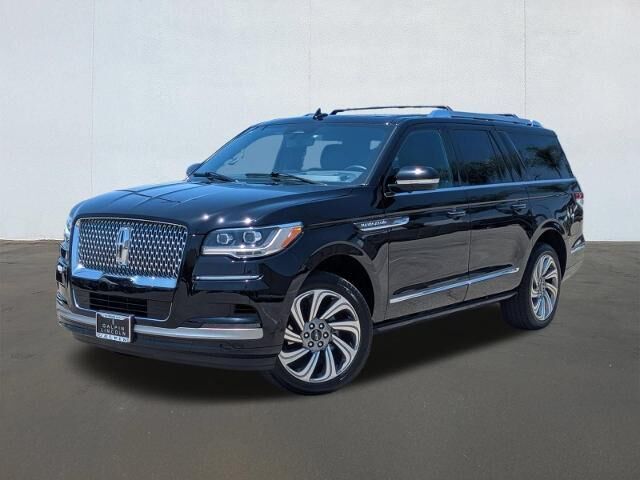 2023 Lincoln Navigator L Reserve — photo 1 of 13