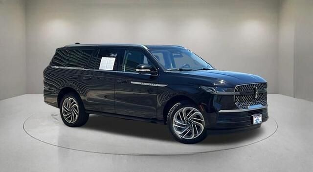 2025 Lincoln Navigator L Reserve — photo 1 of 13