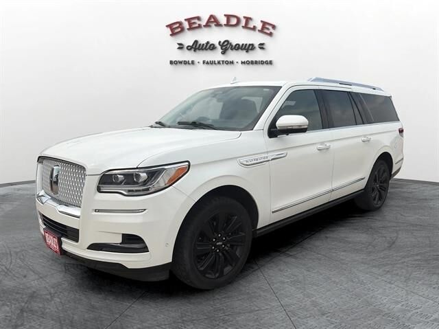 2023 Lincoln Navigator L Reserve — photo 1 of 13
