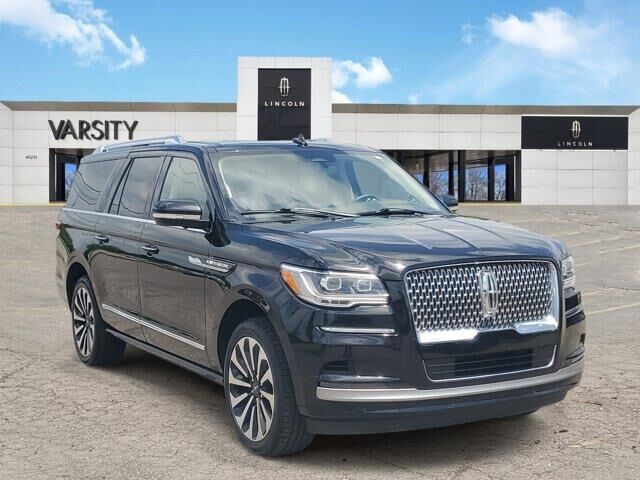 2023 Lincoln Navigator L Reserve — photo 1 of 13