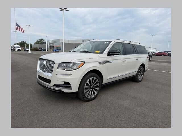 2023 Lincoln Navigator L Reserve — photo 1 of 13