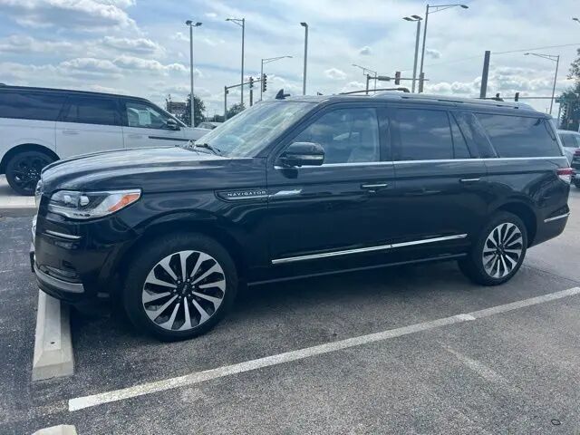 2024 Lincoln Navigator L Reserve — photo 1 of 8